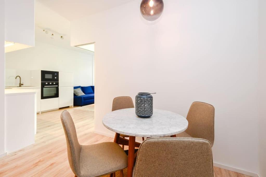 New Modern Apartment In City Center Братислава Екстер'єр фото