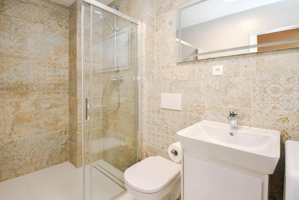 New Modern Apartment In City Center Братислава Екстер'єр фото